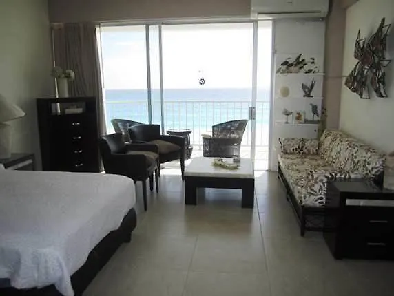 Beachfront Studio Carisa Y Palma Apartment Cancun Mexico