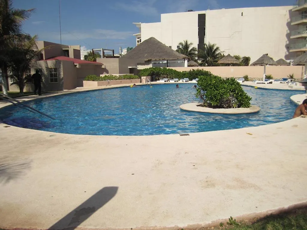 Beachfront Studio Carisa Y Palma Apartment Cancun