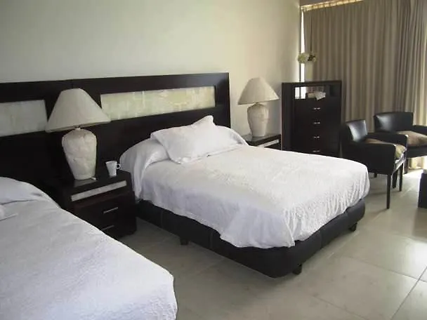 Beachfront Studio Carisa Y Palma Apartment Cancun